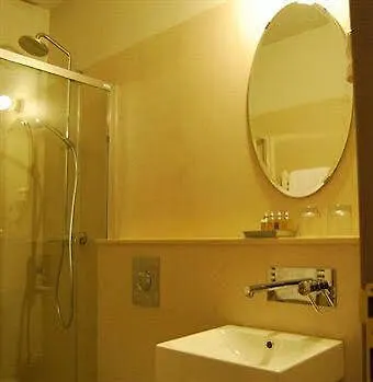 Circa 1905 Bed & Breakfast Barcelona